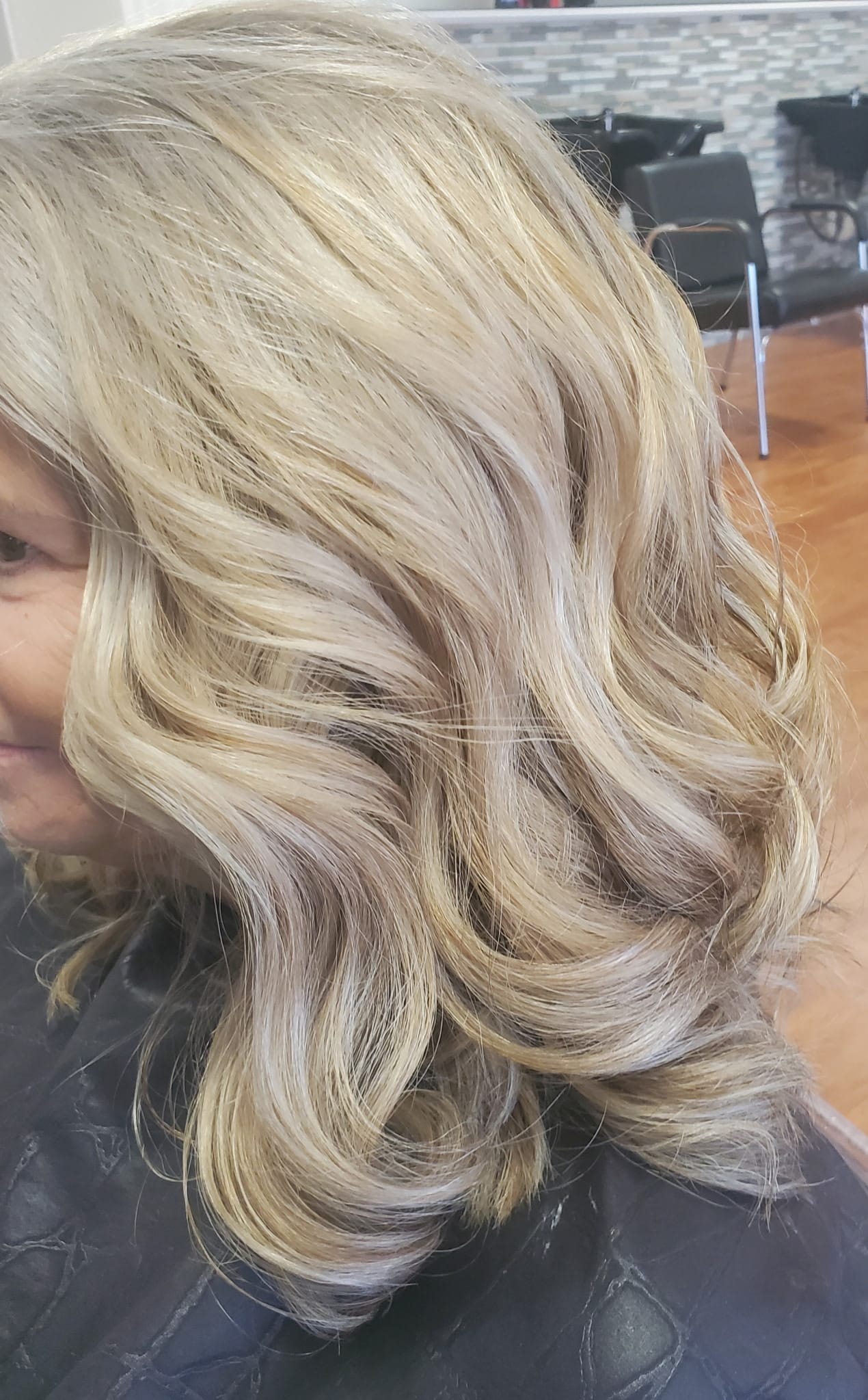 Blonde wavy lob with dimensional color